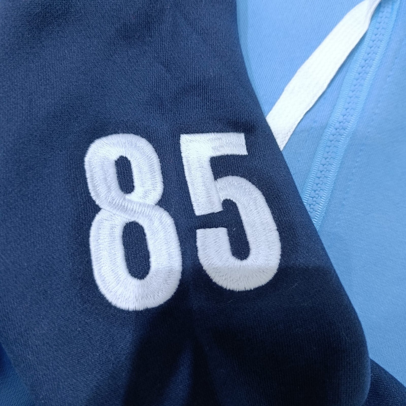 chaqueta Tommy Hilfiger varsity con capucha 100% algodón