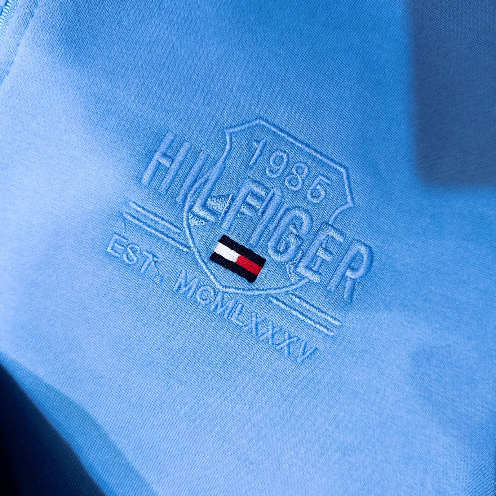 chaqueta Tommy Hilfiger varsity con capucha 100% algodón