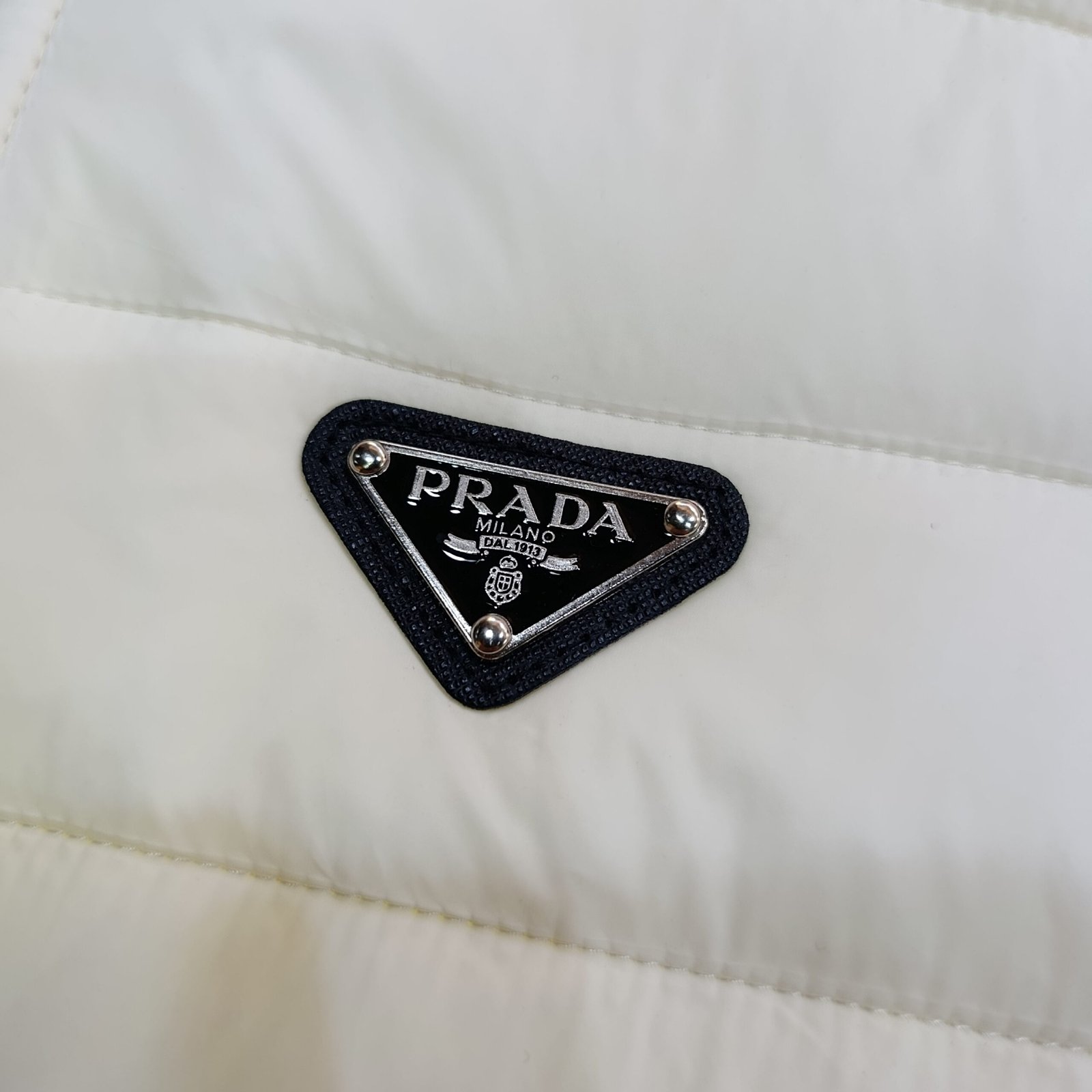 Chaqueta PRADA acolchada poliéster con capucha.