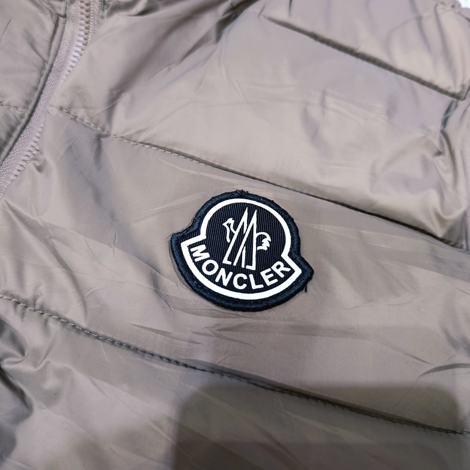 Chaqueta acolchada Moncler café premium