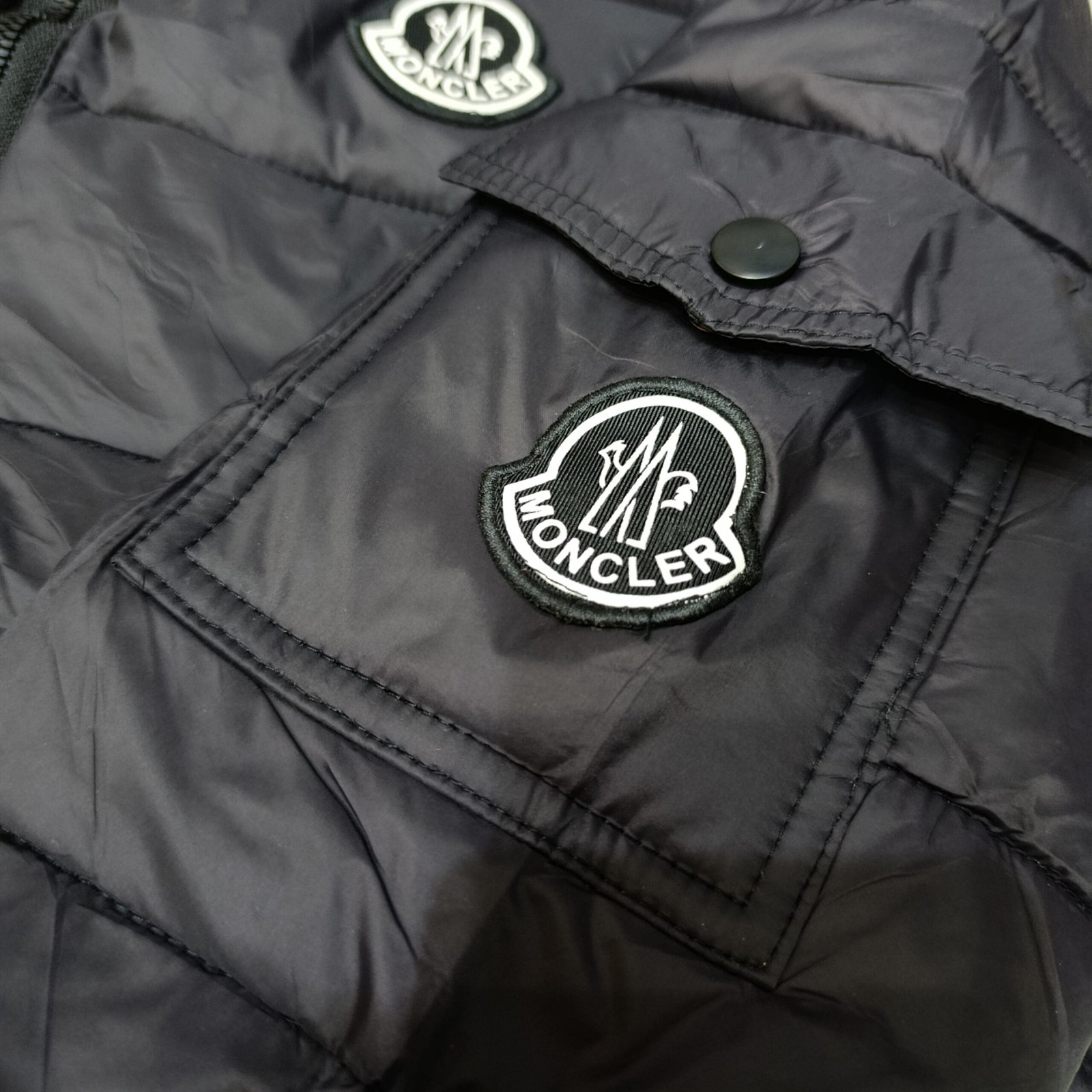 Chaqueta acolchada Moncler negra premium