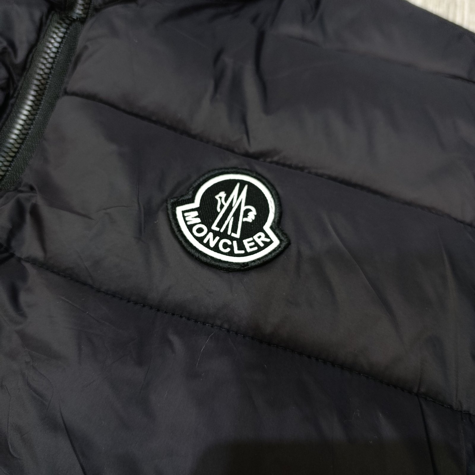 Chaqueta acolchada Moncler negra premium